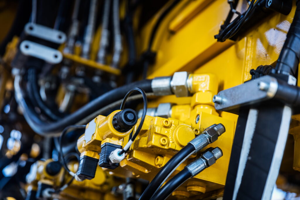 Onderhoud aan hydraulische leidingsystemen binnen een industriële installatie