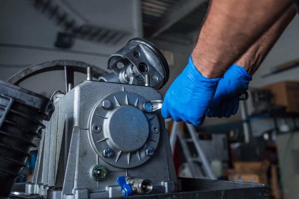 Technische service en onderhoud aan industriële machines op locatie